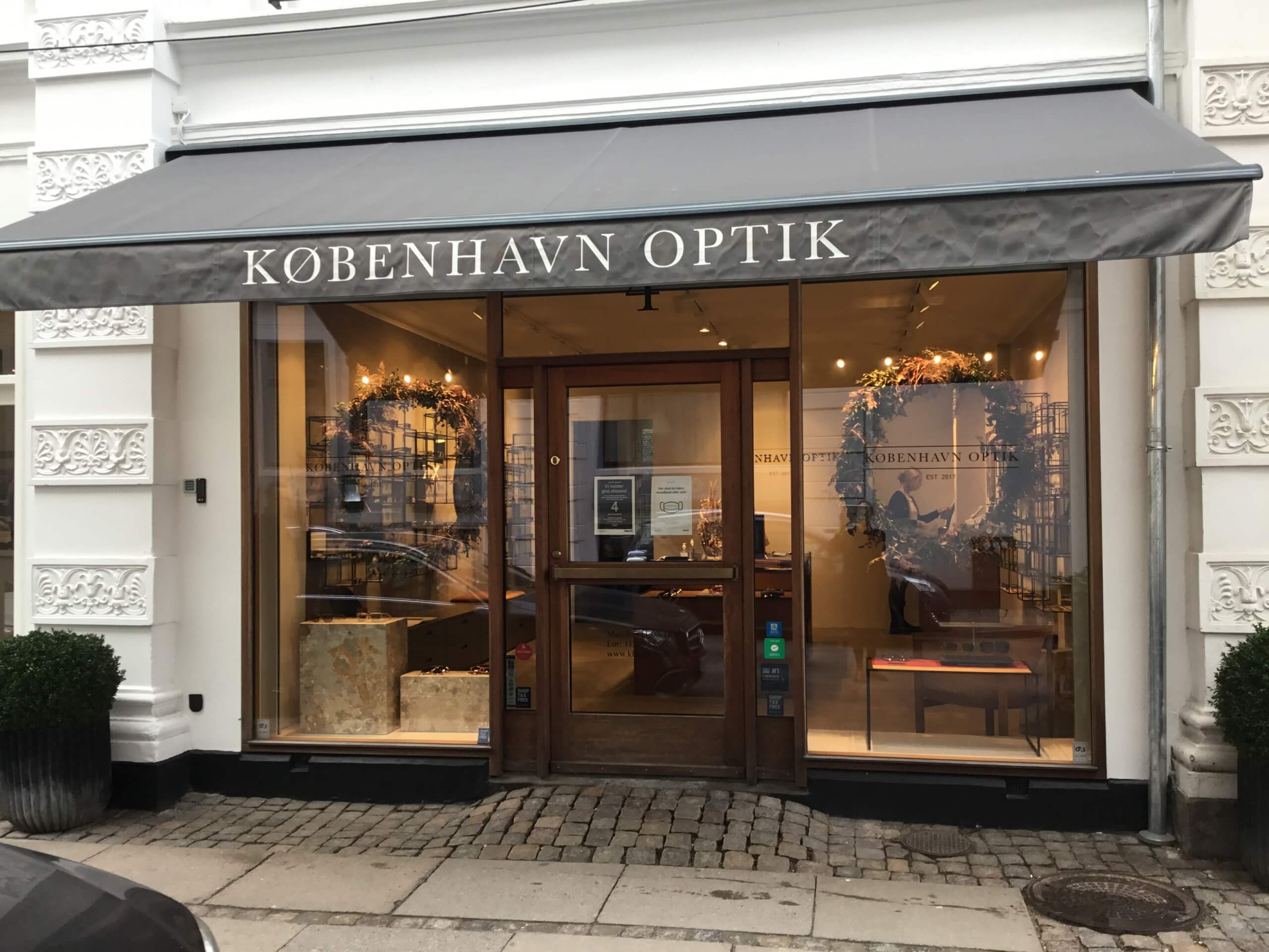 Besøg København optik og få taget en synsprøve, nye briller eller kontaktlinser - Copenhagen optician